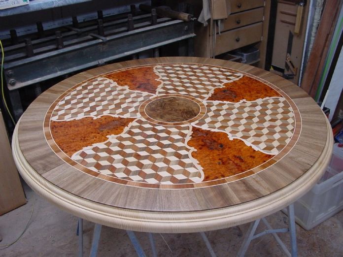 Kunsttischlerei Neuanfertigung Tischplatte in 4mm Holz Schwarteltechnik